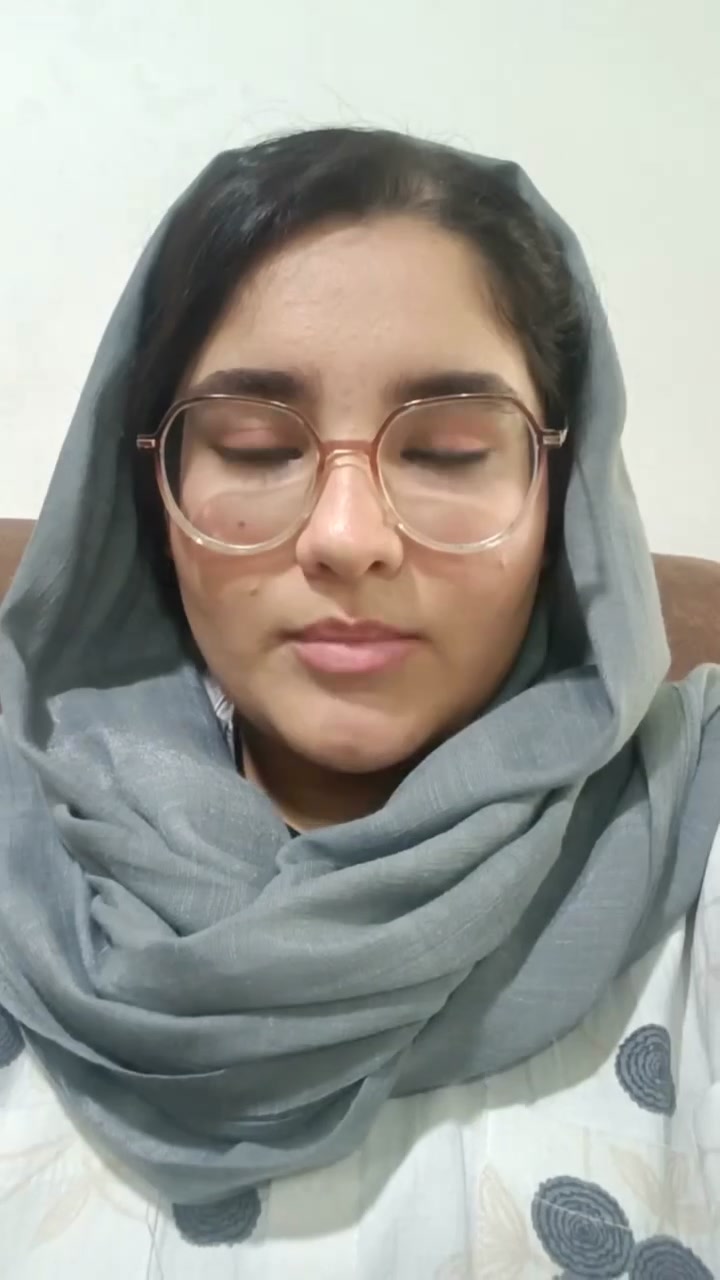 نرگس فرخ فال